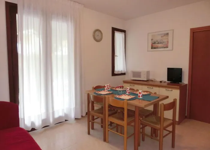 With Garden In With Pool Appartement