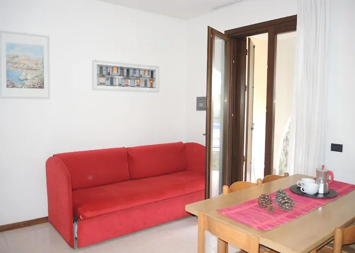 Appartement With Garden In With Pool