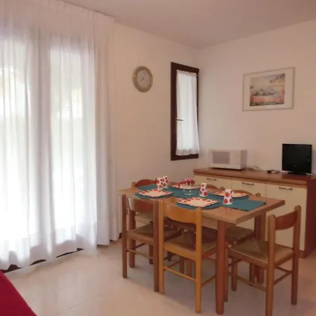 With Garden In With Pool Apartamento