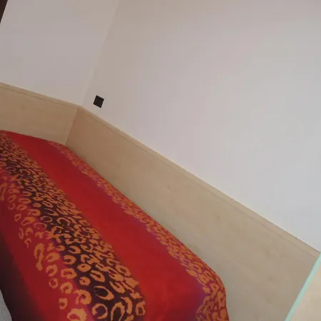 With Garden In With Pool Lägenhet *