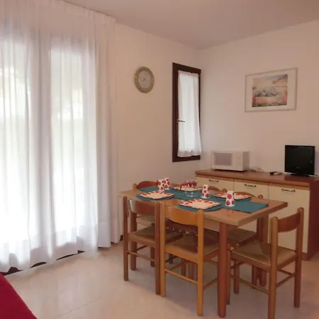 With Garden In With Pool *