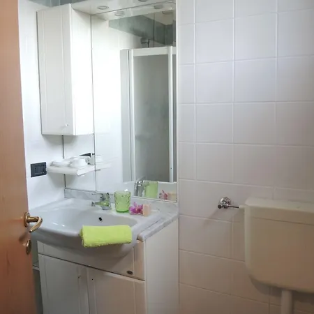 아파트 With Garden In With Pool