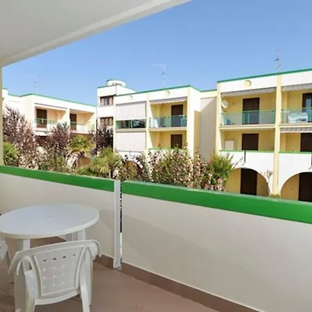 With Garden In With Pool Апартаменти
