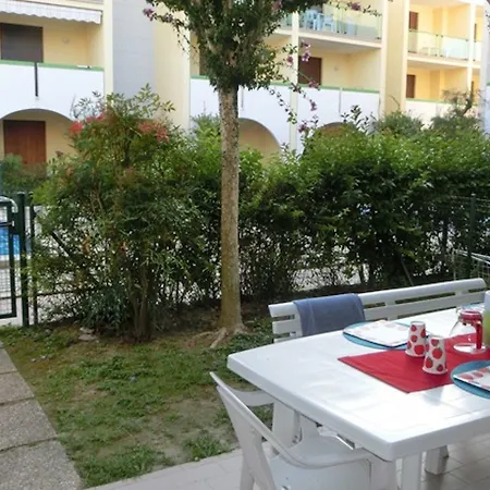 With Garden In With Pool Апартаменти