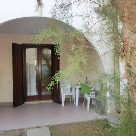 With Garden In With Pool * Бібіоне