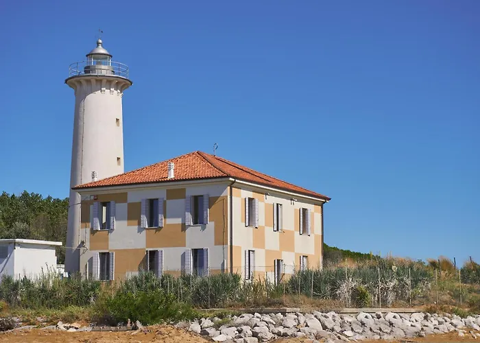 With Garden In With Pool Lejlighed